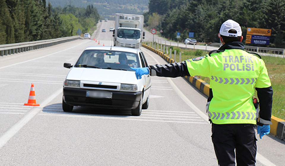 Polisten seyahat kısıtlaması denetimi