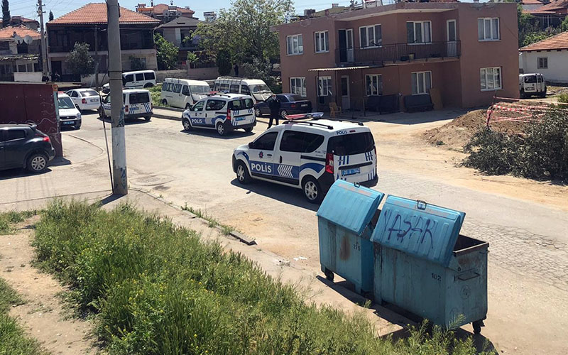 Aileler arasındaki gerginlik devam edince sokak giriş çıkışlara kapatıldı