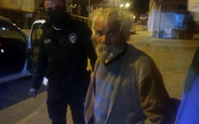 Sokakta kaldı, vatandaşın ihbarıyla evine götürüldü