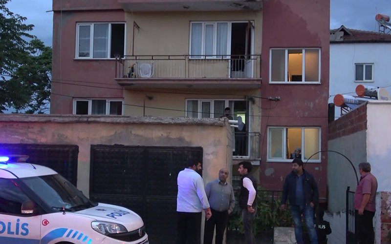 18 yaşındaki genç 2 kuzeni bir gün arayla bıçakladı