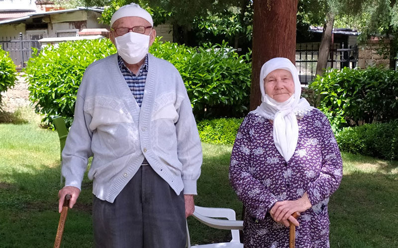 65 yaş üstündekiler ikinci kez evden çıktı