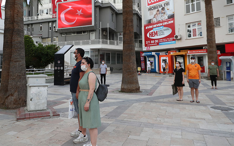 Saat 19:19’da dev ekrandan İstiklal Marşı