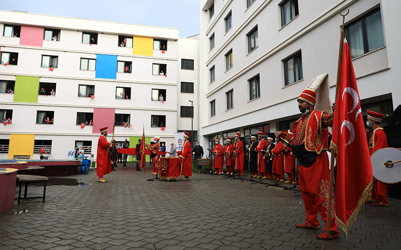 Gurbetçilere mehter takımından konser