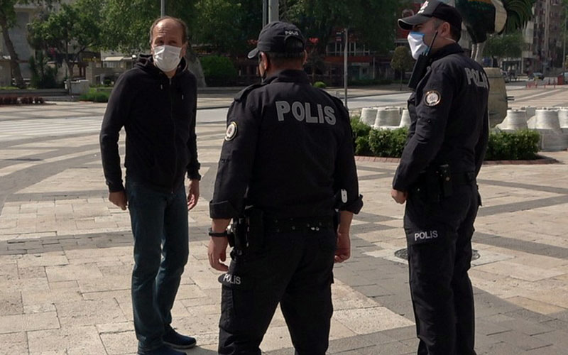 Sokağa çıkma kısıtlamasının ilk gününde polis denetimi