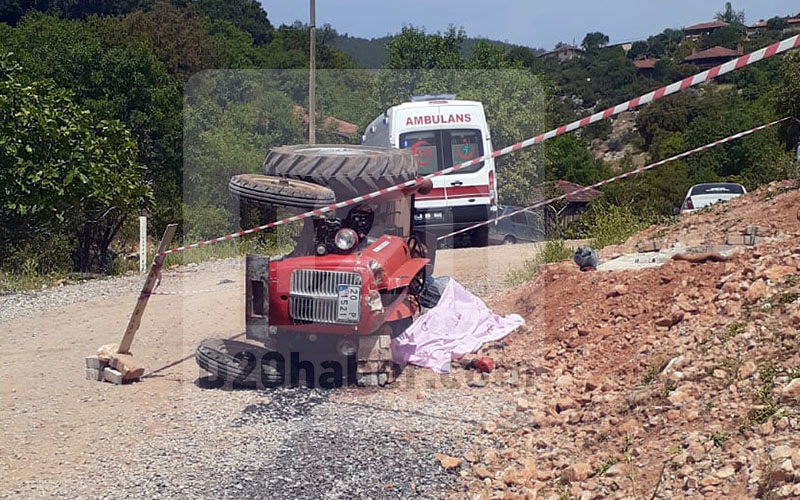 Traktör devrildi, sürücüsü öldü