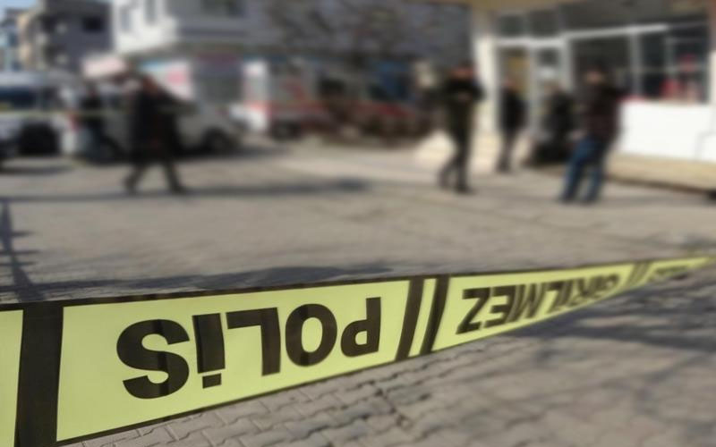 Park halindeki otomobile yaslanan kişiyi döverek öldürdü