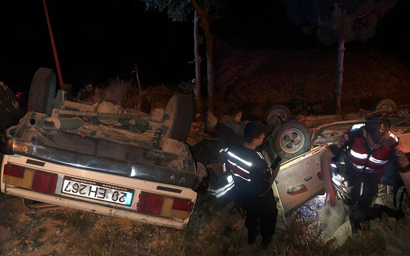 Denizli’de otomobil devrildi, sürücü içinde sıkıştı