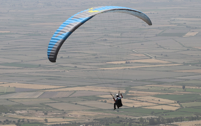 Pamukkale’de yamaç paraşütü uçuşlarına ilgi