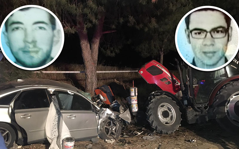 Otomobil park halindeki traktöre çarptı: 2 ölü