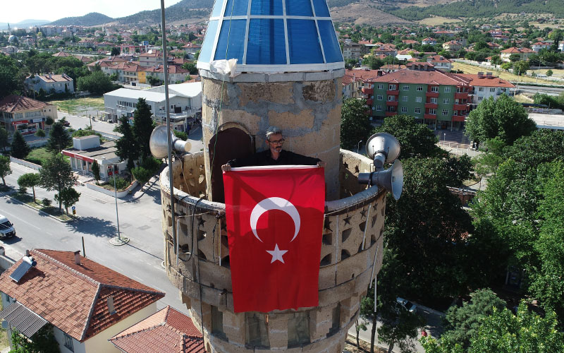 15 Temmuz gecesi selayı minarenin kapısını kırarak okudu