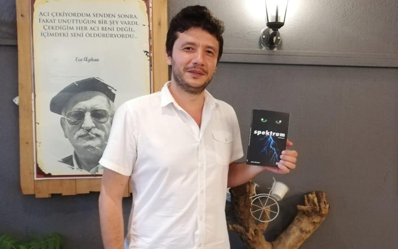 Fiziği romanla anlattı