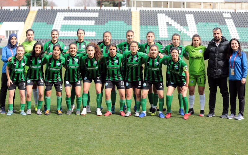 Horozkent kadın futbol takımı 2. lige yükseldi