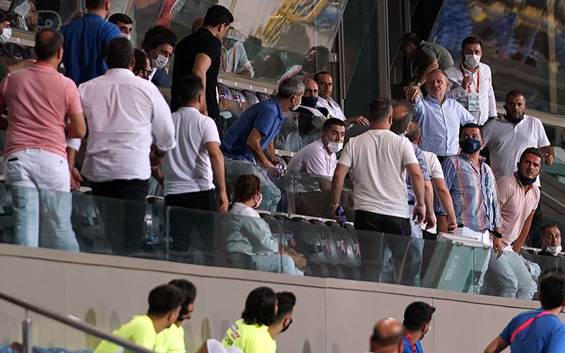 Başakşehir-Denizlispor maçında protokol tribünü karıştı
