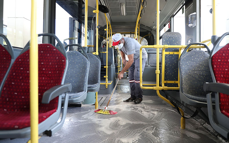 Büyükşehir otobüslerinde pandemiye karşı dezenfeksiyon işlemi