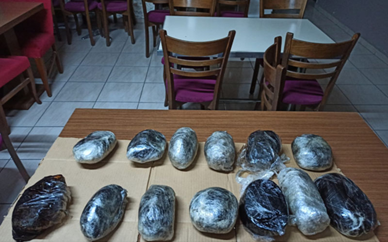 Narkotik timler 12 kilo 800 gram afyon sakızı ele geçirdi