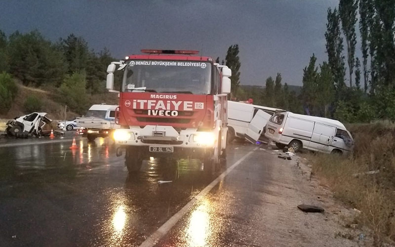 Denizli-Antalya karayolunda kaza: 2 ölü, 5 yaralı