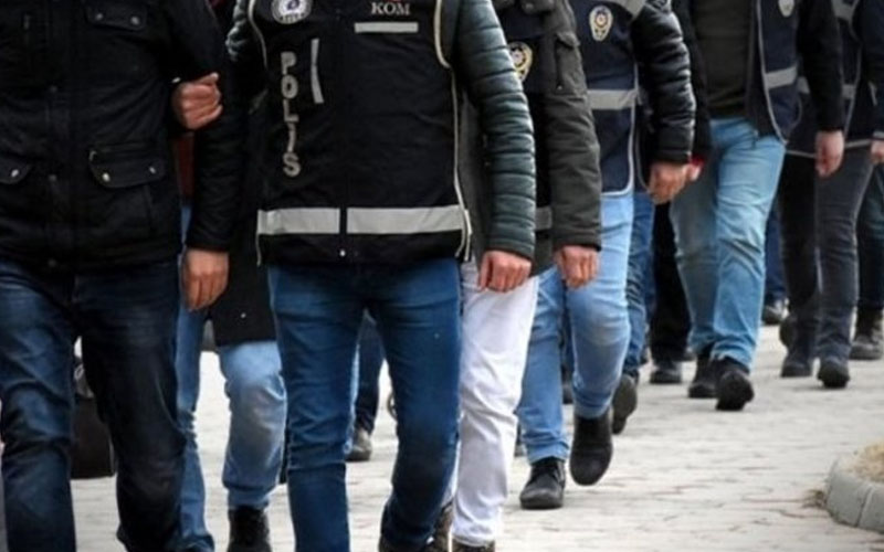 Polisten FETÖ operasyonu: 8 tutuklama