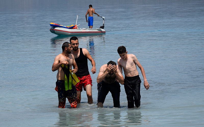 Salda Gölü’ne giden çocuk boğularak öldü