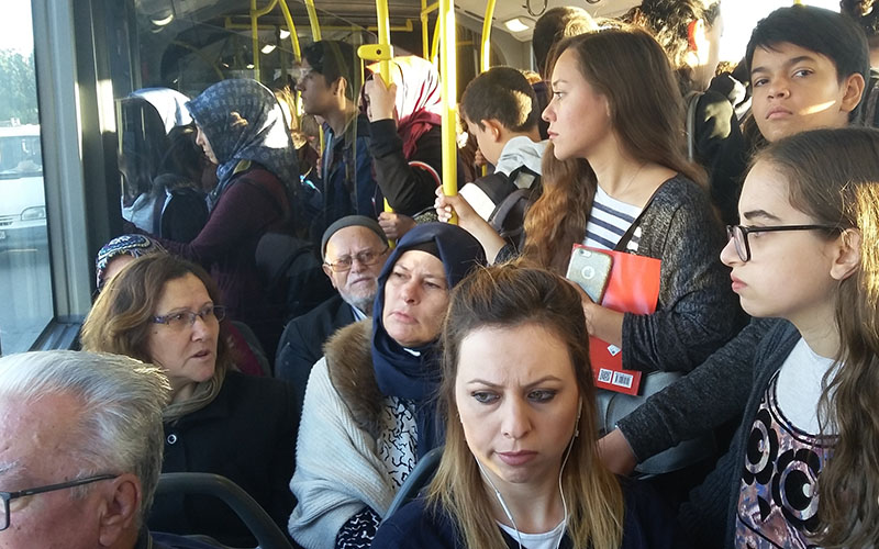 Toplu taşıma araçlarında ayakta yolcu taşımak yasak