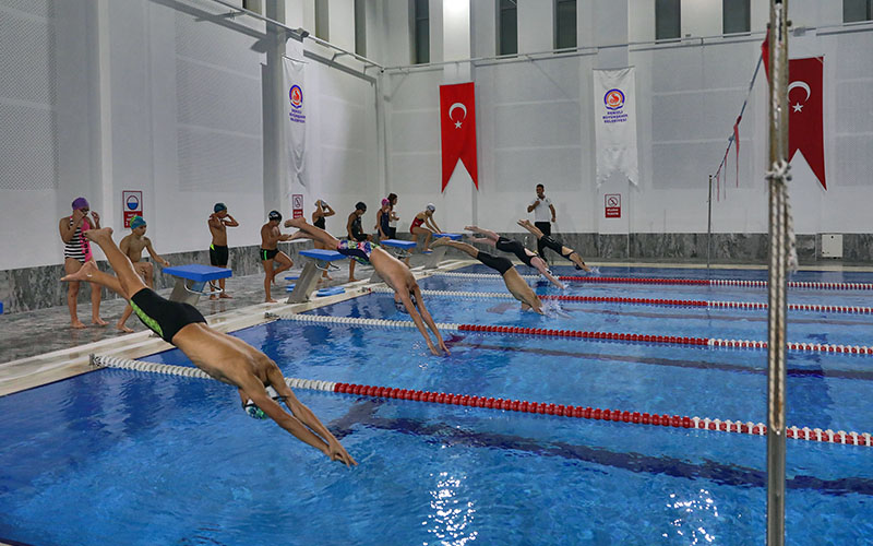 Büyükşehir Belediyespor Yüzme Takımı büyüyor