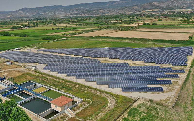 Büyükşehirin güneş tarlalarında 4.1 kilowatt saat enerji üretildi