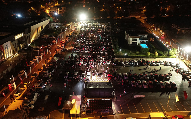 Merkezefendi Belediyesinin özel arabalı konserine yoğun ilgi