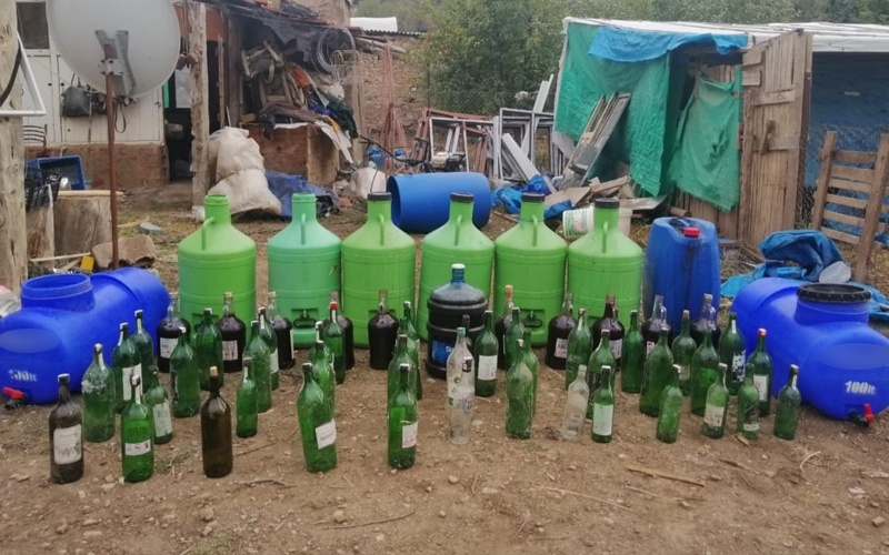 Ahırı kaçak içki imalathanesine çeviren kişi yakalandı