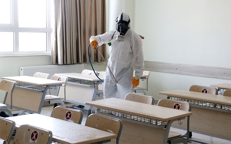 Merkezefendi Belediyesinden okullarda dezenfekte çalışması
