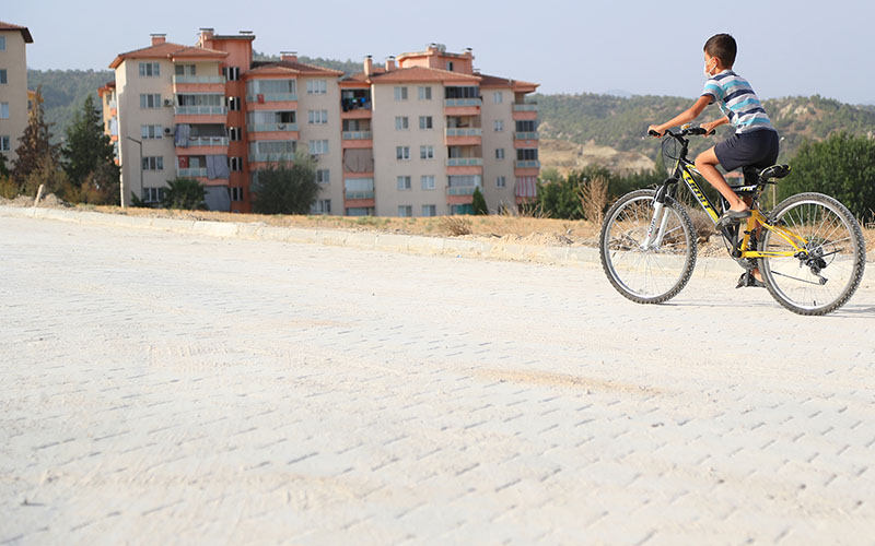Pınarkent’te kilit parke taşı döşeme çalışmaları tamamlandı
