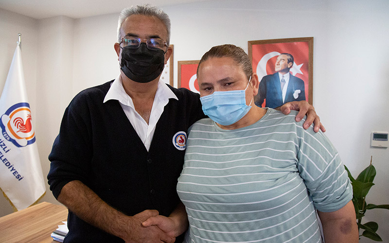 Otobüste rahatsızlanan kadından kendisini hastaneye ulaştıran şoföre ziyaret