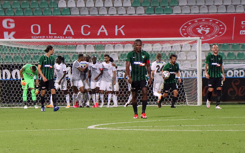 Denizlispor, Beşiktaş karşısında geç uyandı: 2-3