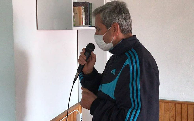 Şevkan, mahalle mahalle gezip coronavirüs anonsu yapıyor