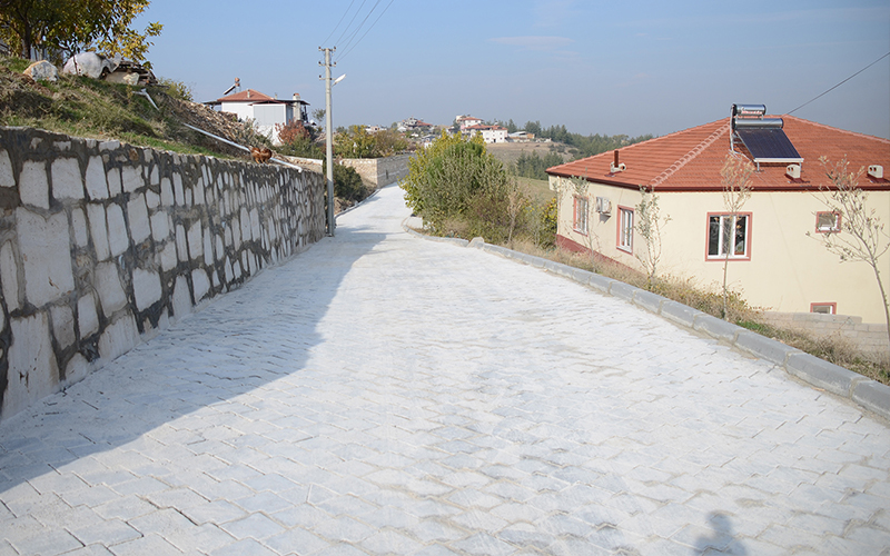 Karakurt’un sokakları beton kilit parke taşıyla kaplandı