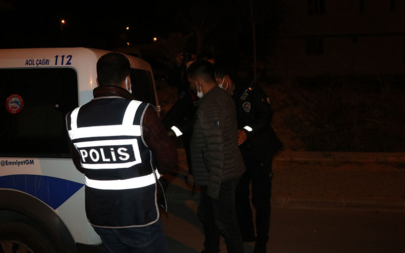 Sokağa çıkma kısıtlamasına uymayan sürücü kovalamacayla yakalandı