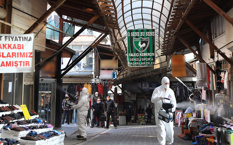Büyükşehir ekipleri Kaleiçi’nde dezenfekte çalışması yaptı