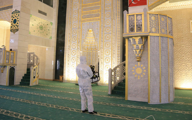 Pamukkale’deki camilerde dezenfekte işlemi