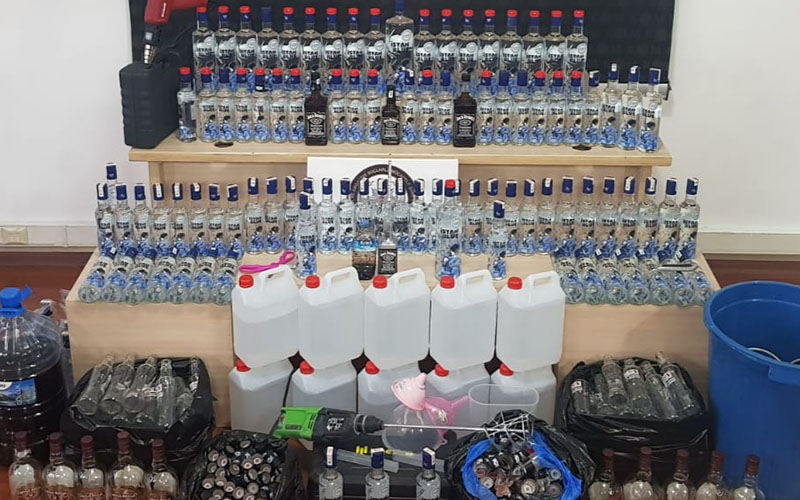 Polis operasyonlarında 22 bin litre sahte içki ele geçirildi