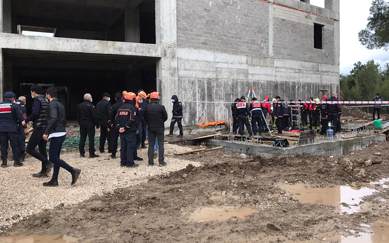 Dalgıç pompadan çıkan egzoz dumanı can aldı: 3 işçi öldü