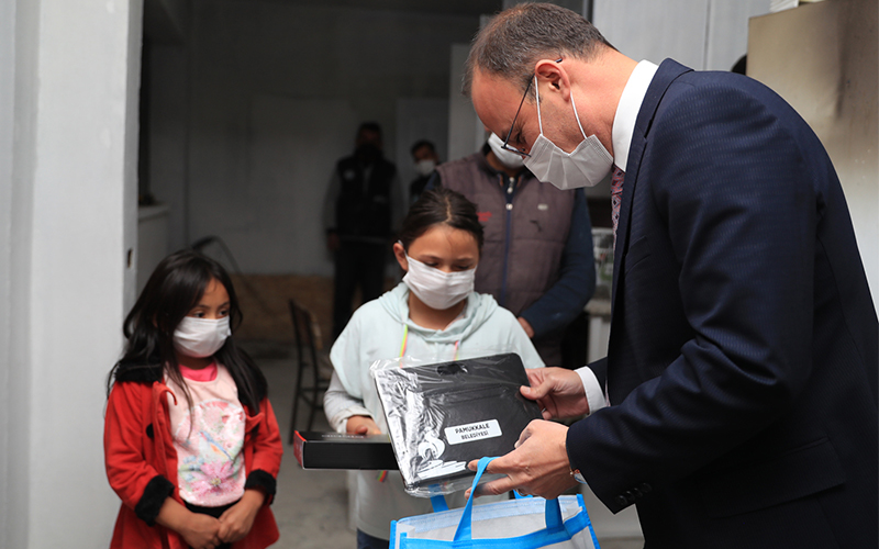 Pamukkale Belediye Meclisi’nin kararıyla 2 bin çocuğa tablet