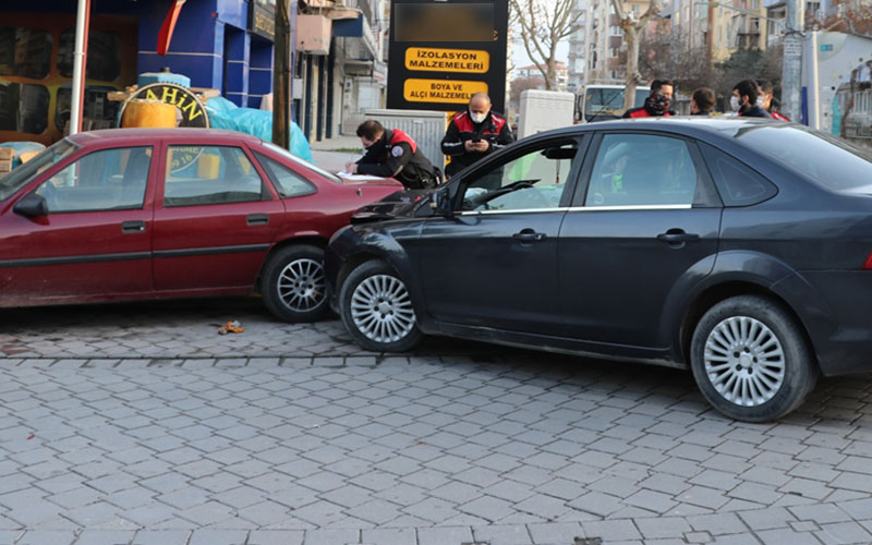 “Dur” ihtarına uymayan ehliyetsiz sürücü kaza yapınca yakalandı