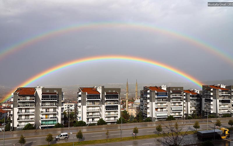 İkiz gökkuşağı Denizli semalarını süsledi