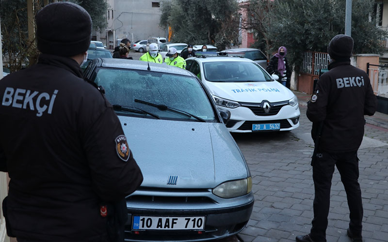 Dur ihtarına uymayıp kaçan sürücü kovalamaca sonucu yakalandı