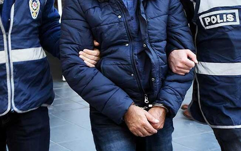 Kendisini polis diye tanıtıp 190 bin TL dolandırdı