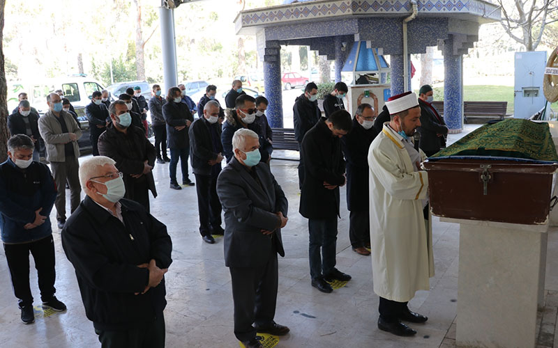 Tüfeğin ateş alması sonucu ölen Elif, toprağa verildi