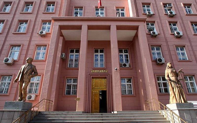 İş yerindeki aşk işinden etti
