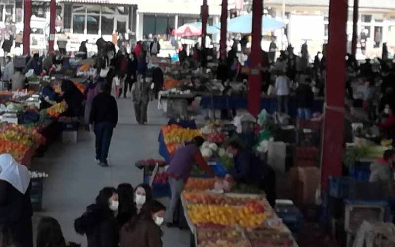 Pazar alışverişine çıkan iki kadın hırsızların hedefi oldu