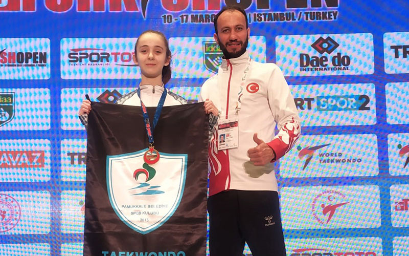 Pamukkale Belediyespor’lu milli taekwondocu Ceyda Gencer’den Türkiye’ye altın madalya