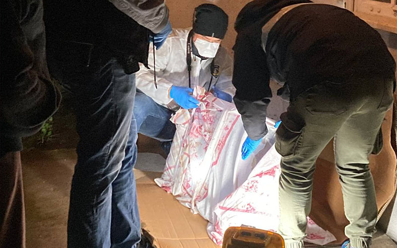 Hırsızlık yaptı, bina sakinlerine ‘kamera var mı?’ diye sordu