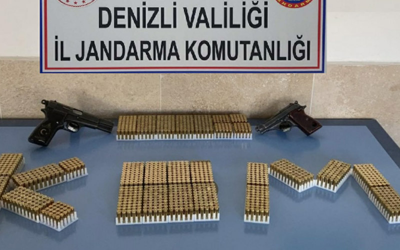 Ev ve aracı cephanelik gibi çıktı