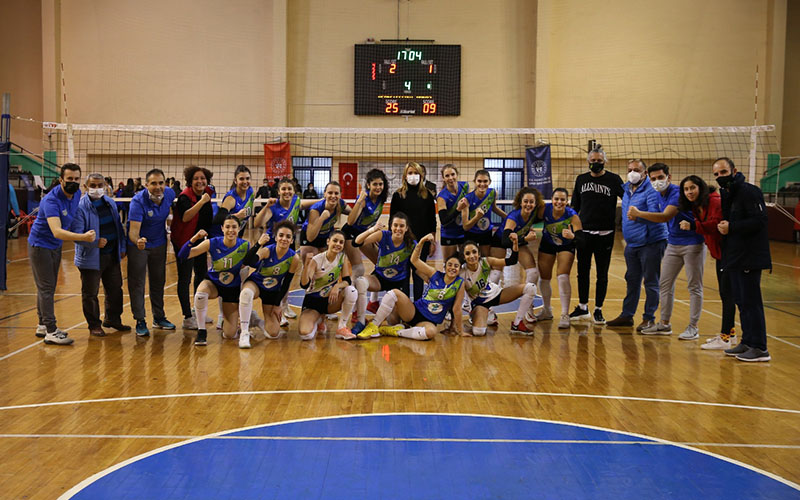 Merkezefendi Belediyesi Voleybol takımı sezonu 3. sırada tamamladı